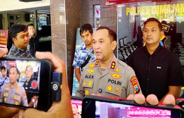 Foto : Kapolres Lumajang saat menerangkan kronologi penangkapan pada media