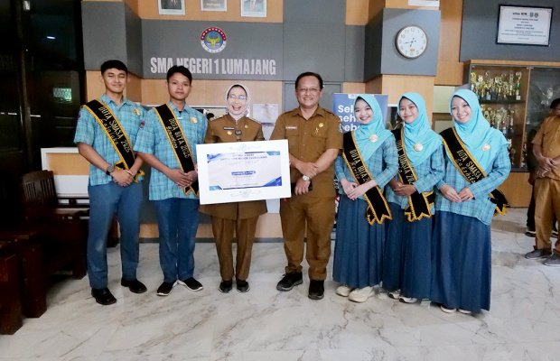 Foto : Bupati Lumajang usai mengisi masa MPLS