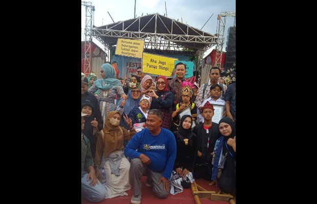 Foto: Festival Egrang Tanoker ke-14 Jadi