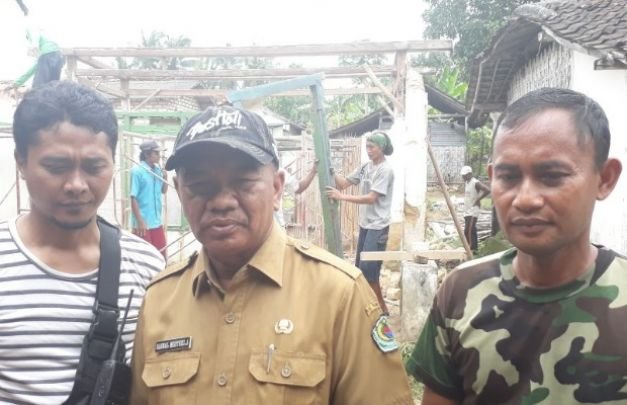 Foto:Lurah Kowel, Zainal Mutakin, 