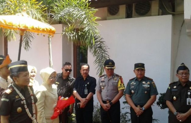 Foto: Ketua Kejati Provinsi Sumatera Selatan Ali Mukartono saat mengunjungi Kejari Muara Enim