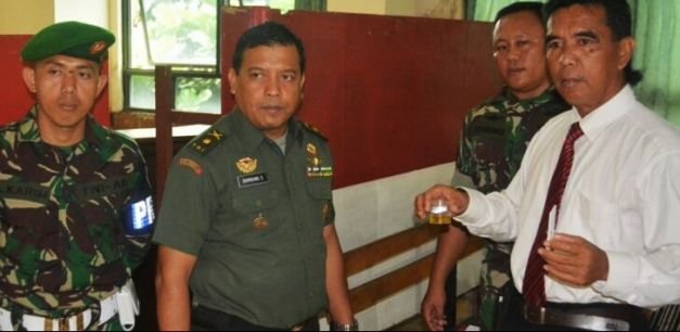 Urine prajurit Korem 051 diperiksa Badan Narkotika Kabupaten (BNK) Kabupaten Bekasi, Senin (18/3/2018).