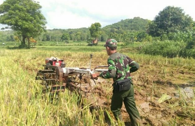 Foto: Babinsa Batuputih