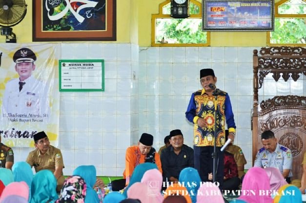 Wakil Bupati Bekasi, Eka Supria Atmaja Pada Saat Menghadiri Kegiatan Isra’ Mikraj Nabi Muhammad SAW Tingkat Kabupaten Bekasi di Kecamatan Sukatani, Senin (23/4/2018).