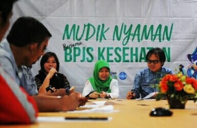 Kepala Kantor BPJS Kesehatan Cabang Cikarang, dr. Nur Indah Yuliati (tengah) saat menghadiri kegiatan Press conference Mudik Nyaman bersama BPJS Kesehatan, Senin (4/6/2018).