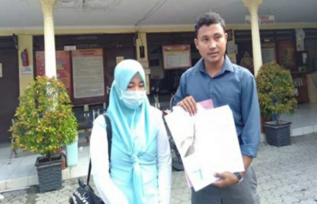 Foto: Istri simpanan anggota DPRD Pamekasan bersama kuasa hukumnya