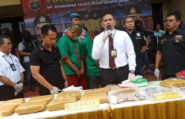 Foto: Polres Metro saat menggelar jumpa pers pengungkapan narkoba lintas kampus