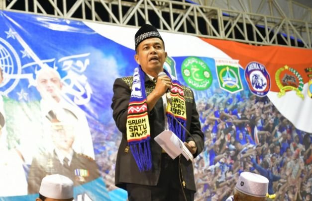 Foto: Danrem 083 / Baladhika Jaya saat mengajak masyarakat mendukung Tim kebanggaan bhumi arema