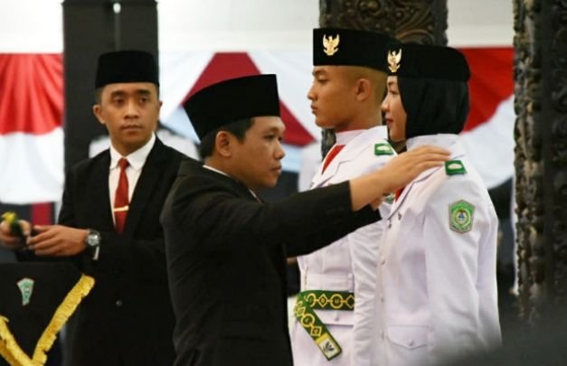 Foto: Bupati Lumajang, lakukan penyematan saar melantik anggota Paskibraka