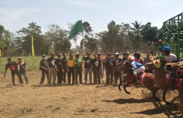 Foto: suasana di arena lomba pacuan kuda  'Dandim Cup 2019'