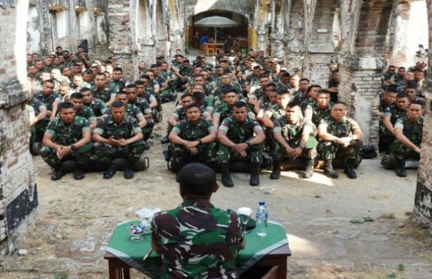 Foto: Prajurit Yonarmed 12/Divif 2 Kostrad saat Diwejang 