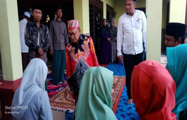 Foto: Bupati Sumenep A Busyro Karim saat melakukan audiensi dengan tokoh pemuda masalembu