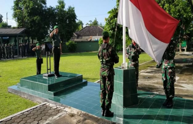 Foto : Pengibaran bendera merah putih