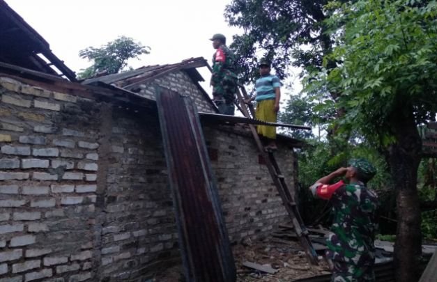 Foto: kondisi Salah Satu Rumah Warga Pasca Bencana Angin Kencang di Kecamatan Larangan Pamekasan