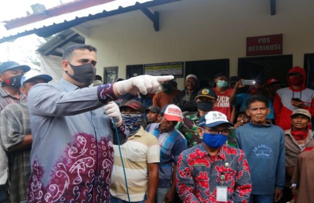 Foto : Wali Kota Probolinggo Memberikan Pengarahan Pada Pedagang Hewan