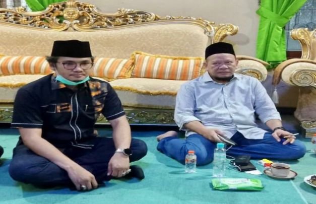 Foto : LaNyalla saat berbincang santai dengan Bupati Bangkalan
