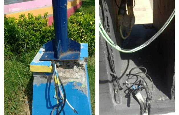 Foto: Sejumlah kabel tanpa penutup d area taman bunga Sampang