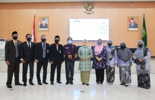 Foto : Bupati bersama KPAD terlantik