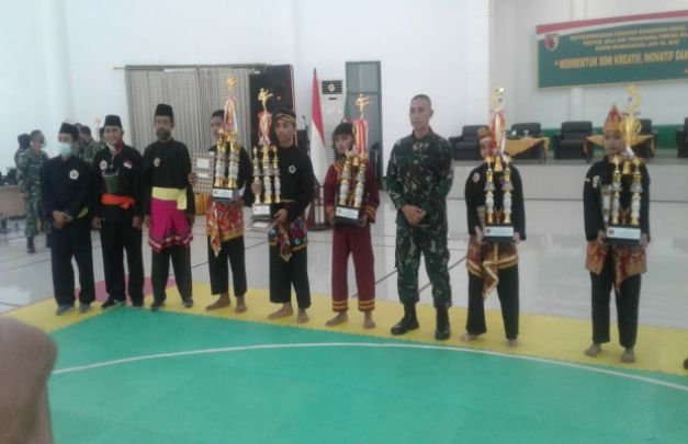 Foto: PPS Jokotole saat penerimaan hadiah