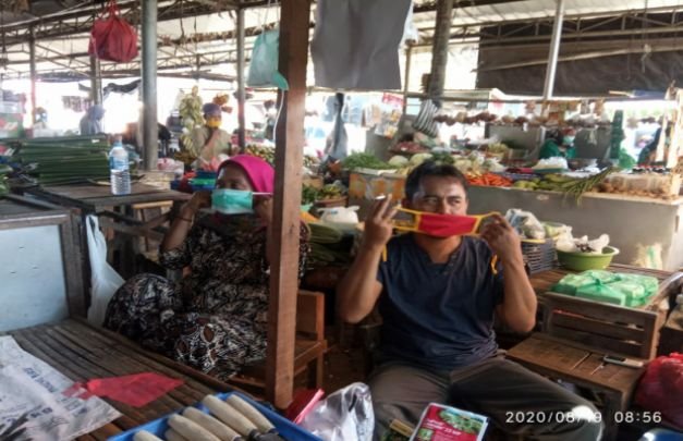 Foto : Salah satu Pedagang menggunakan masker di Pasar