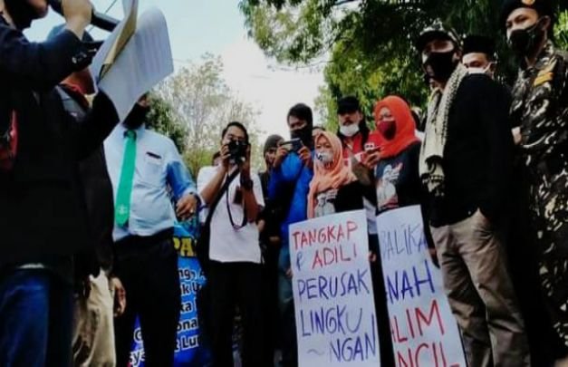 Foto: Suasana aksi demonstrasi didepan kantor BPN Kabupaten Lumajang