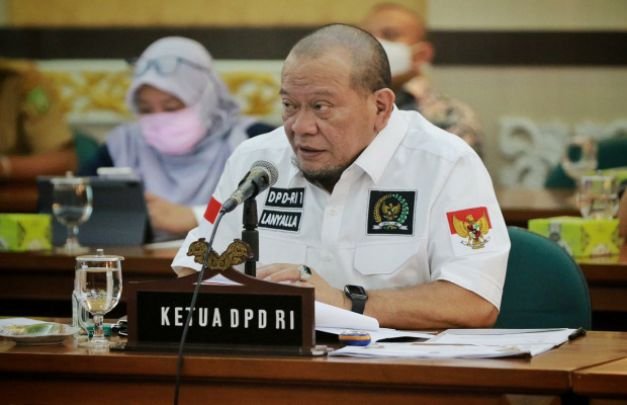 Foto : LaNyalla pimpin Raker bersama Gubernur Riau