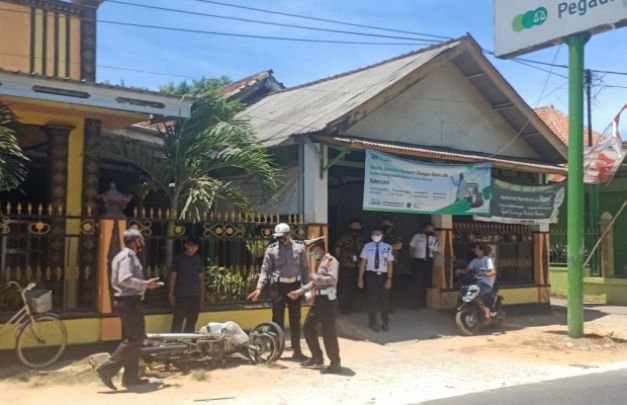 Foto: petugas saat melajukan olah tkp