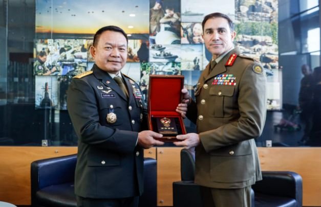 Foto: Jenderal Dudung dan Letjen Simon Stuart