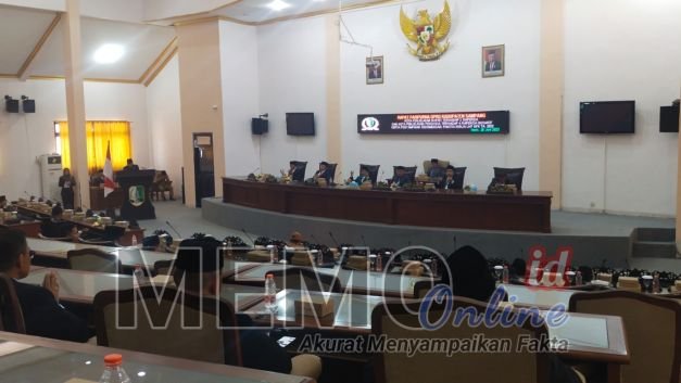 Foto : Suana Paripurna DPRD Sampang di ruang graha paripurna lantai II DPRD kabupaten Sampang 