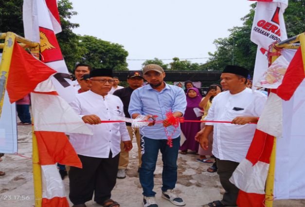 Foto: Helmi Gunting Pita Peresmian Sarana Olahraga 