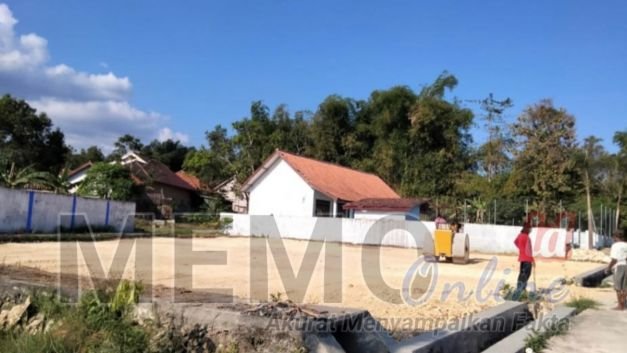 Foto : Tempat Parkir yang dibangun Pemdes Kanjar Sampang 