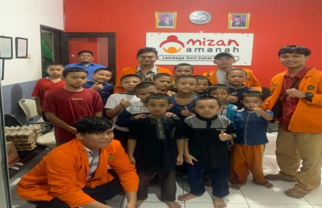 BEM STIE Mulia Pratama Bersama Anak Yatim 