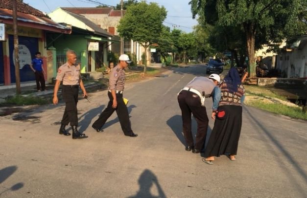 Foto: Aparat Polres Sumenep saat melakukan olah TKP