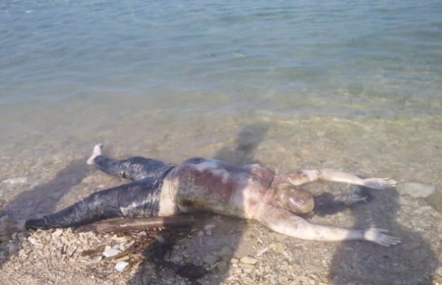 Foto: Penemuan mayat di bibir pantai pulau gili raja sumenep