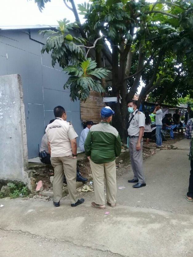 Petugas Pengukuran Di Lahan Depo LRT Jatimulya Tambun Selatan Kabupaten Bekasi
