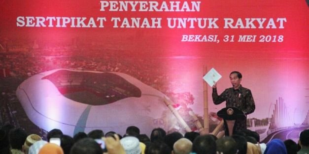 Presiden Joko Widodo Dalam Acara penyerahan 3026 Sertifikat Tanah untuk Warga Bekasi dan Jaktim, Kamis (31/5/2018).