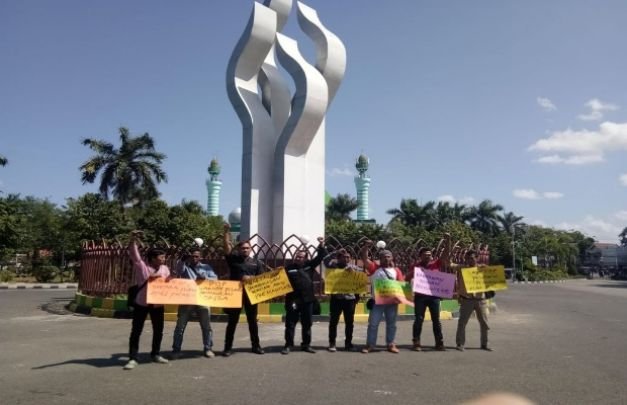 Foto : Jurnalis Pamekasan di Monumen Arek Lancor