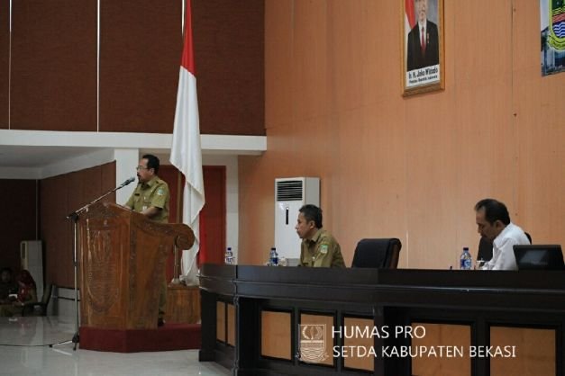 H. Uju, Sekretaris Daerah (Sekda) Kabupaten Bekasi.