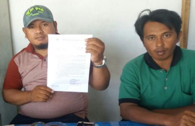 Foto : Sekretaris LSM KOMPAK saat dimintai keterangan
