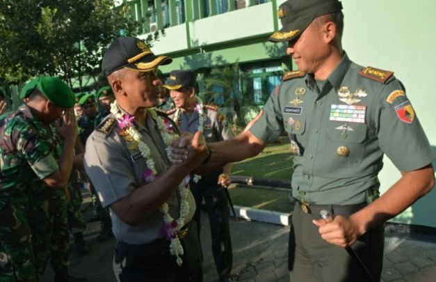 Foto: Lepas Pisah Kapolrestabes Surabaya
