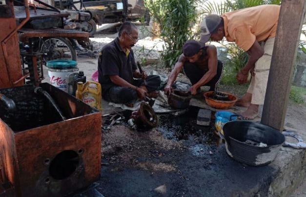 Foto: Mesin Batako di Desa Randu Agung