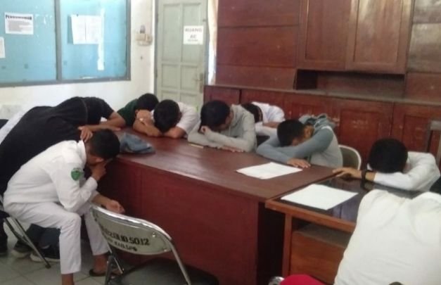 Foto : Siswa di kantor Satpol PP Kabupaten Sampang