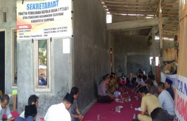 Foto : Bacakades dan P2KD beserta Tim Delalan di Sekretariat P2KP