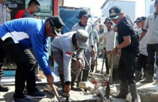 Foto: kegiatan kerja bakti