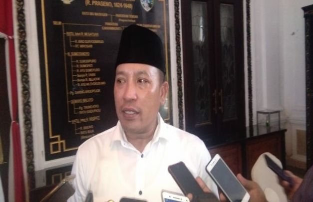 Foto : Bupati Sampang H. Slamet Junaidi saat dikonfirmasi beberapa saat yang lalu