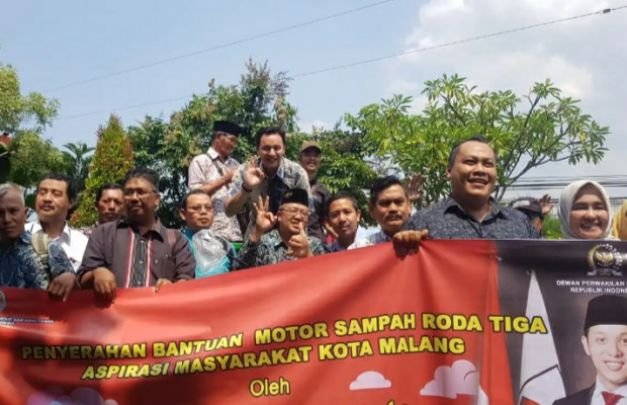 Fpto: penyerahan mobil sampah di malang raya