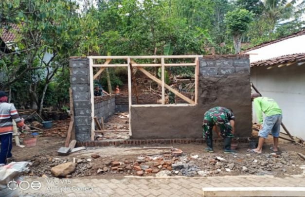 Foto: Gotong Royong Program Rutilahu Kodim 0822 