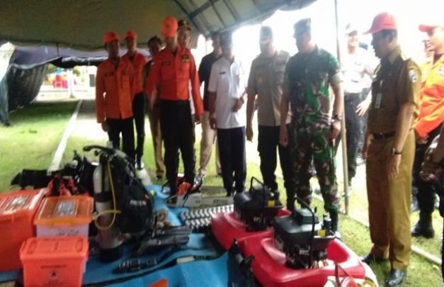 Foto : Sekda Sampang, Kapolres, Dandim 0828 serta Kadis BPBD Sampang meninjau kelengkapan antisipasi bencana