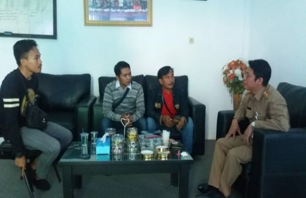 Foto :  Agus Mulyadi, Kepala Dinkes Sampang bersama awak media