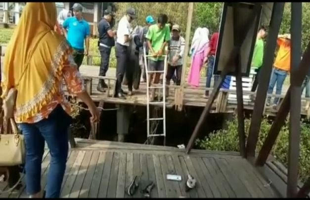 Foto  :  Jembatan BJBR Ambruk Saat Sedang Ramai Pengunjung.